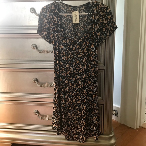 Forever 21 Dresses & Skirts - Forever 21 floral black mini dress